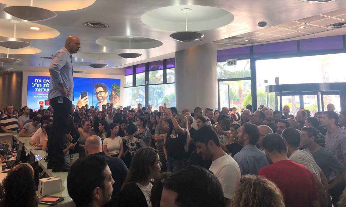 אסיפת עובדים בפלאפון 
