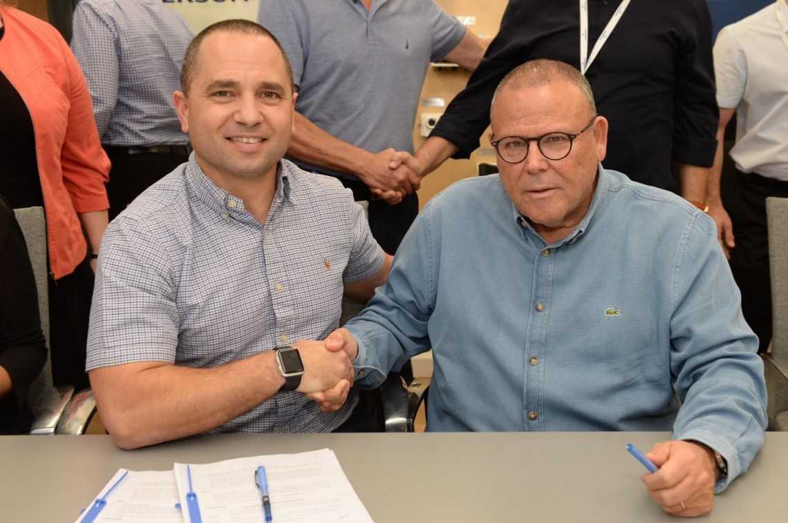 החתימה על ההסכם בחברת ספקטרוניקס בשדרות