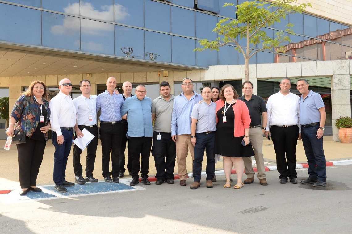 החתימה על ההסכם בחברת ספקטרוניקס בשדרות