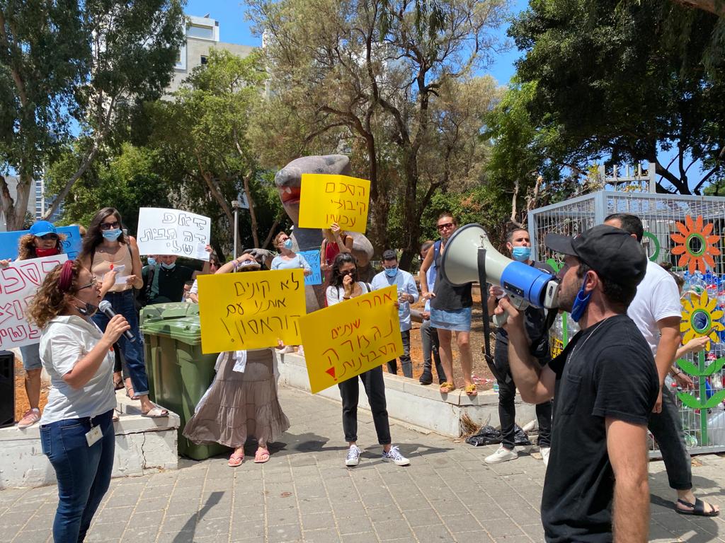 עשרות עובדי זאפ גרופ הפגינו מול משרדי קרן אייפקס 