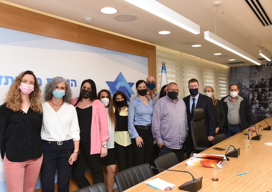 חתימת ההסכם בחברת מנורה מבטחים פנסיה וגמל