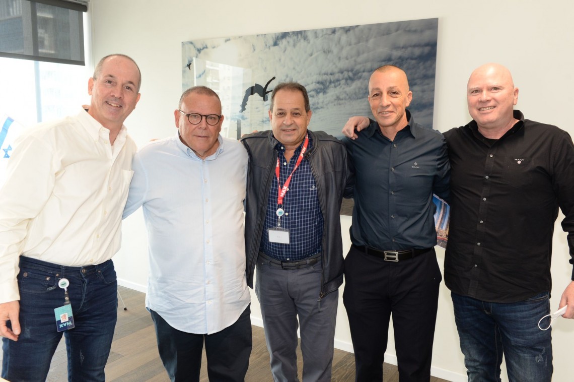 מימין: מנכ"ל ביחד בשבילך איל קרוליצקי, מנכ"ל ורמ"ט יו"ר ההסתדרות עו"ד אופיר אלקלעי,  יו"ר מרחב רמת גן אבי גלילי, יו"ר ההסתדרות ארנון בר-דוד, מנכ"ל מקס רון פיינרו