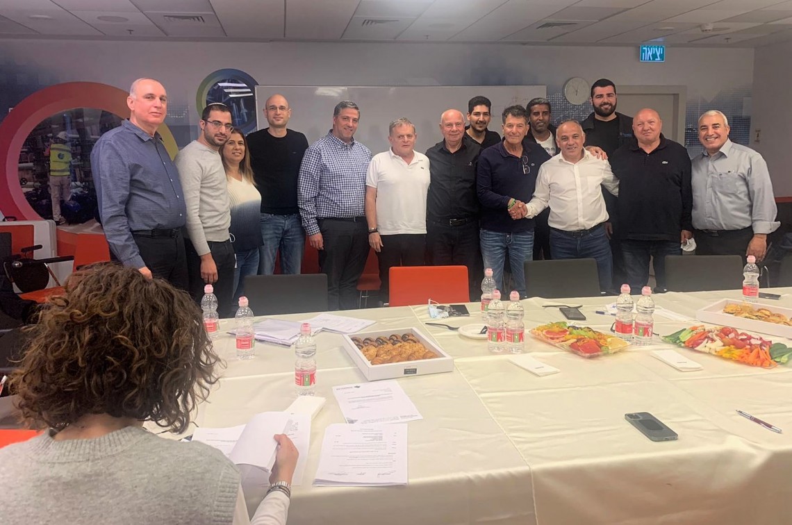 חתימת ההסכם באלקטרה מגאסון
