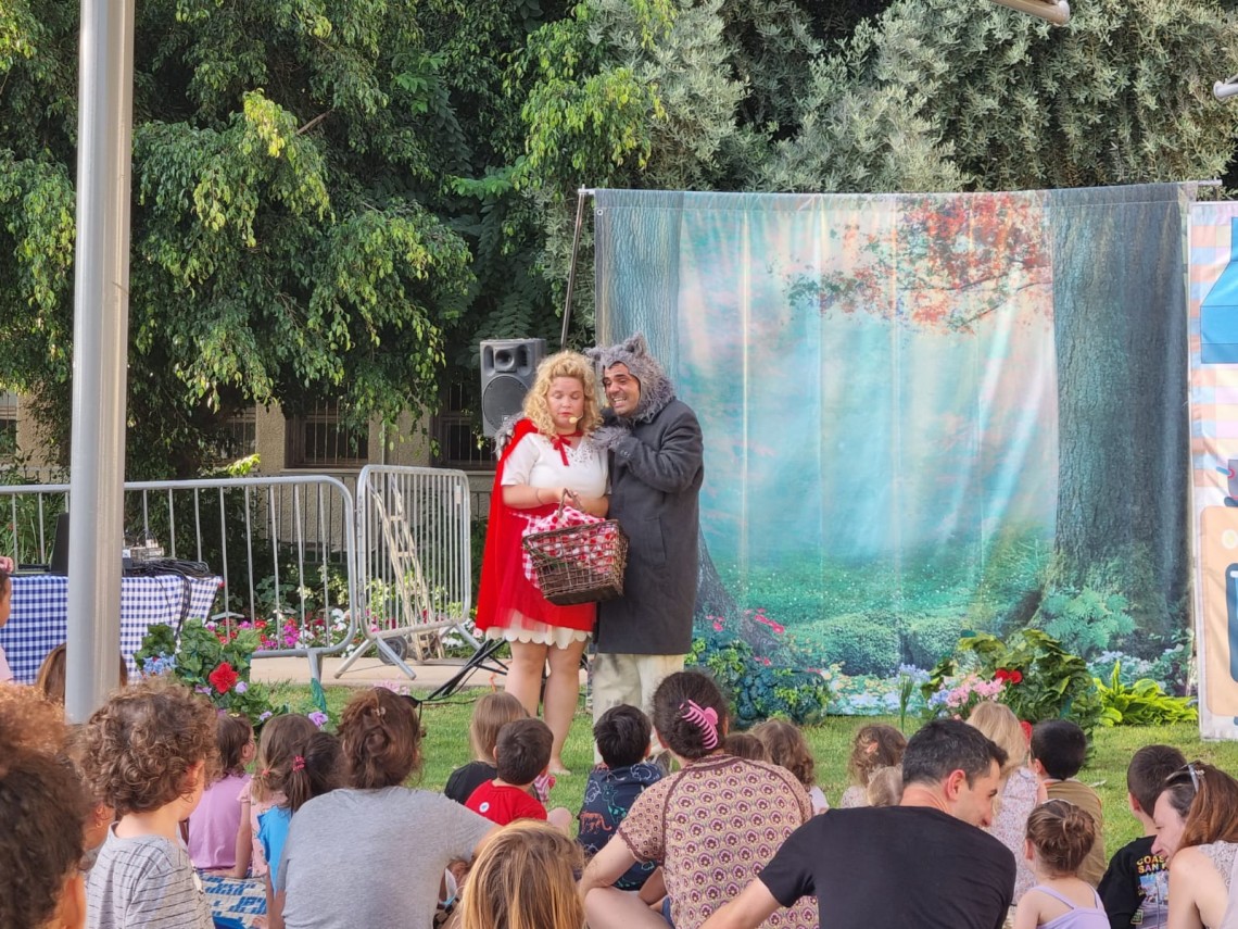 הצגת הילדים "כיפה אדומה", אתמול בגינת ההסתדרות