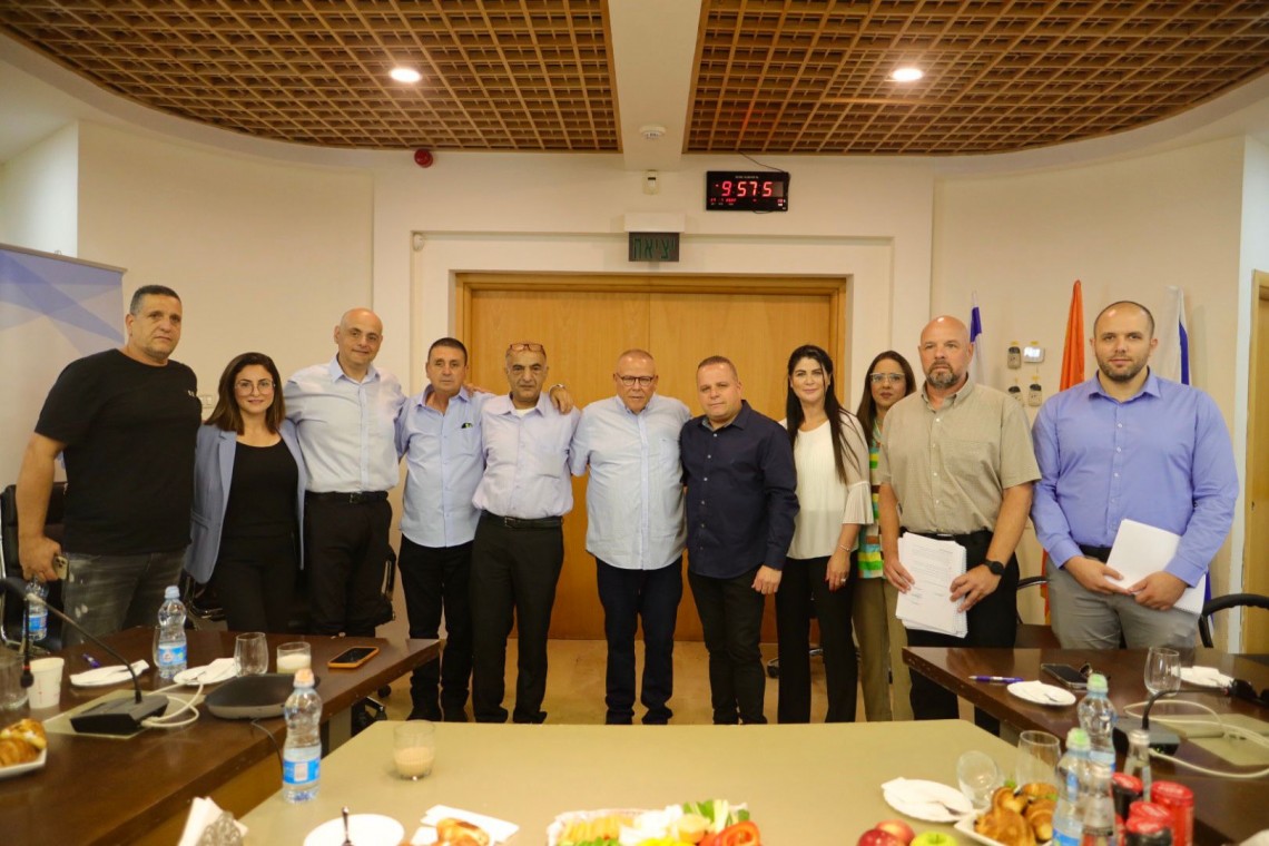 מעמד חתימת ההסכם. צילום: אלדד עובדיה 