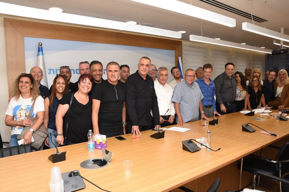 חתימת ההסכם הקיבוצי לעובדי דואר ישראל, היום בבית ההסתדרות