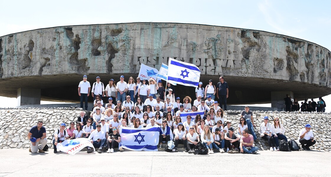 חברי המשלחת במיידנק 
