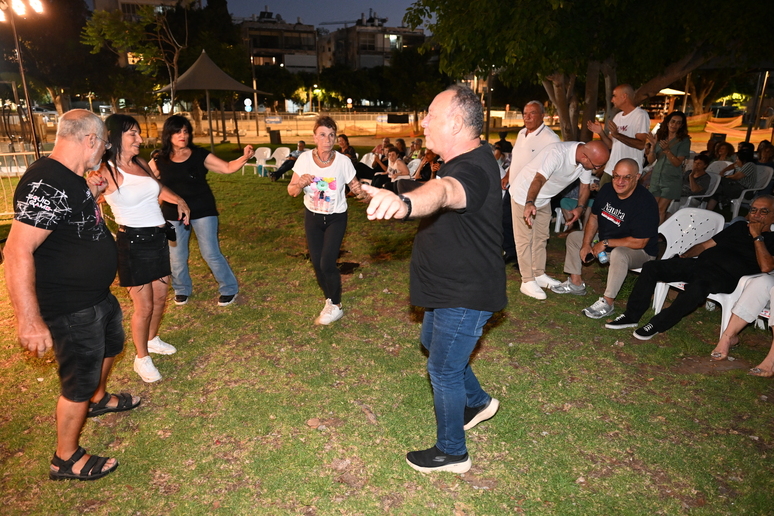 הטברנה היוונית שנערכה גן ההסתדרות
