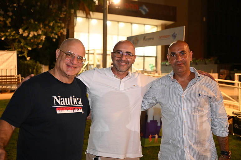 הטברנה היוונית שנערכה גן ההסתדרות