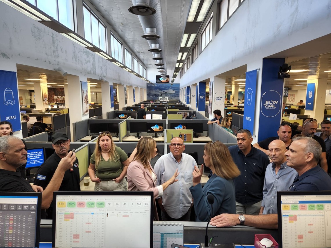 יור ההסתדרות במוקד השירות של אלעל עם ההנהלה והעובדים