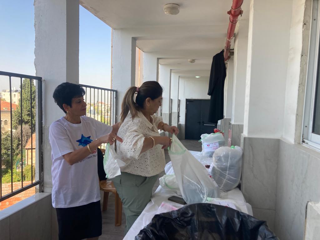 במרחב ירושלים מסייעים עם הכביסה של משפחות מפונות 