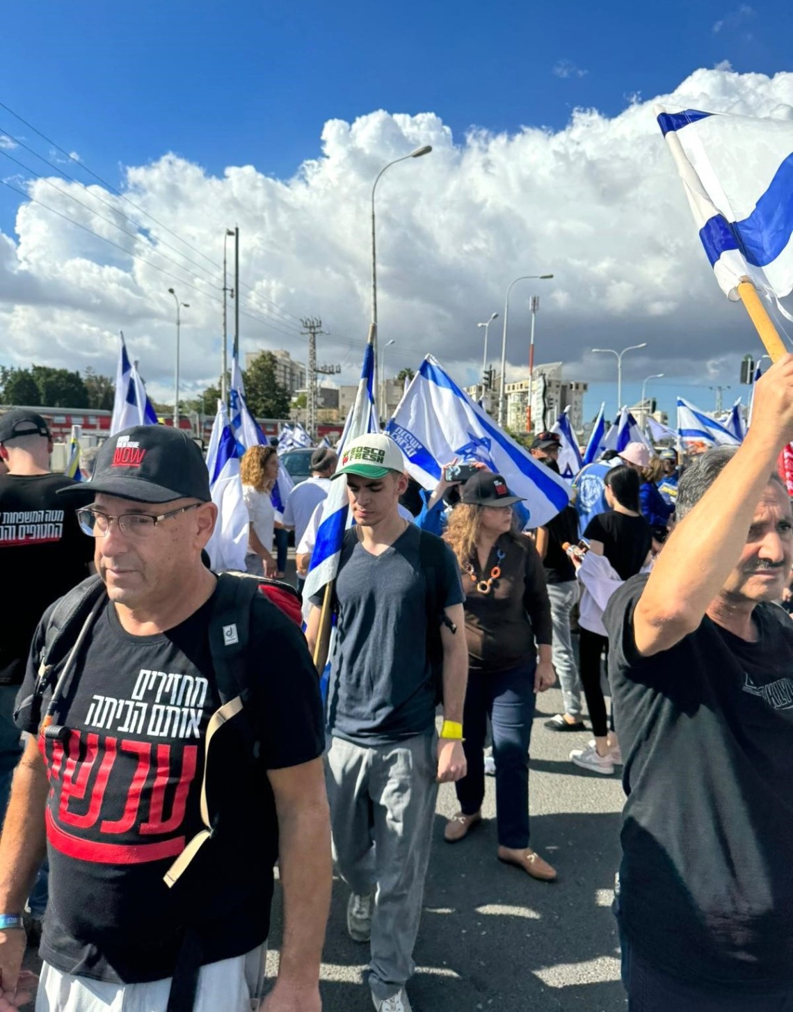 מביעים תמיכה