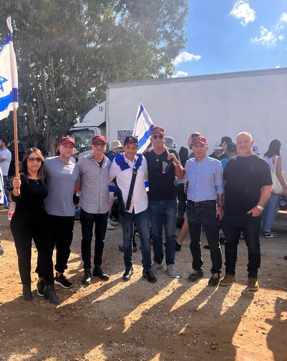 עובדי מפעל "נשר" 