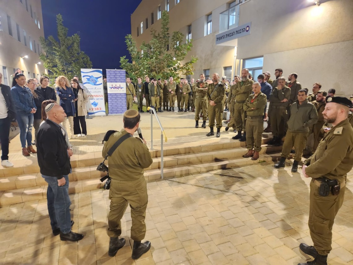 הדלקת נרות במחנה שורה 