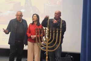 מסיבת חנוכה לגמלאים 