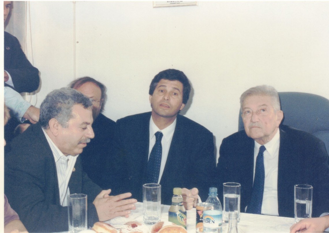 רגע של היסטוריה: יוסי מרציאנו עם עזר וייצמן, הנשיא ה-7 של ישראל