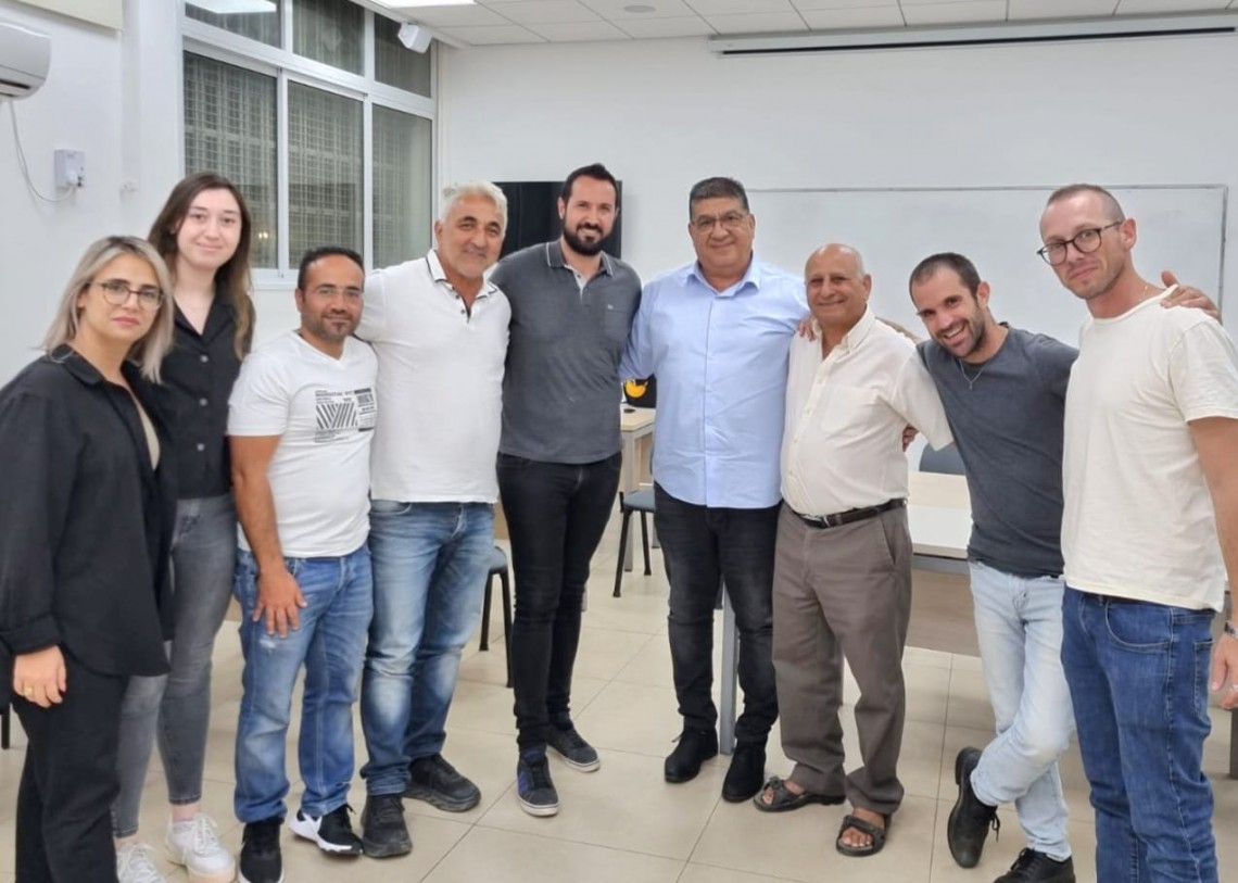 מעמד חתימת הסכם עבודה גפן-דקל