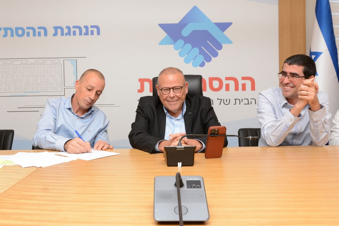 מעמד חתימת ההסכם לסטודנטים