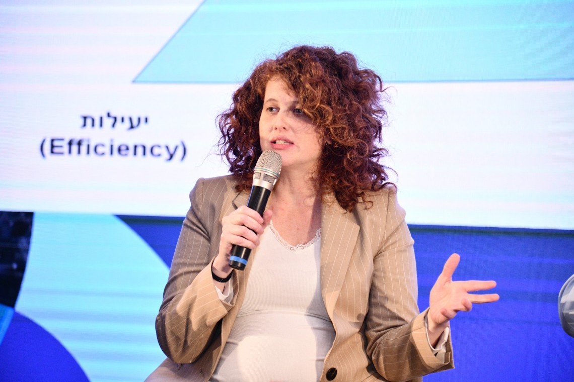 עו"ד הילה שינוק, סגנית ראש אגף כלכלה ומדיניות ומנהלת מחלקת אסטרטגיה ומדיניות בהסתדרות. צילום: ארן דולב