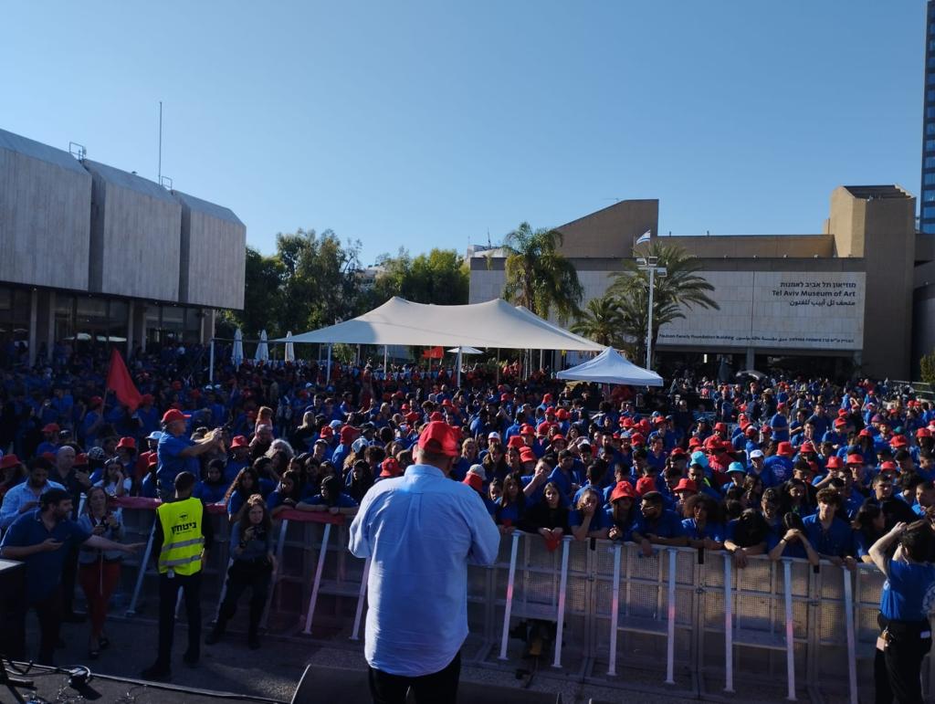 יו"ר ההסתדרות נואם בפני המשתתפים| צילום-הנוער העובד והלומד