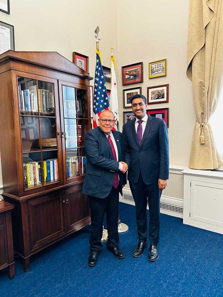 יו"ר ההסתדרות – ארנון בר-דוד וחבר הקונגרס – רו קאנה