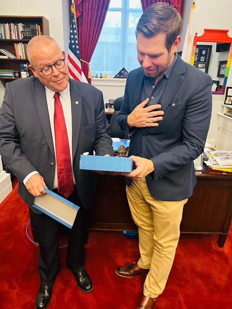 יו"ר ההסתדרות – ארנון בר-דוד וחבר הקונגרס אריק סוולוול