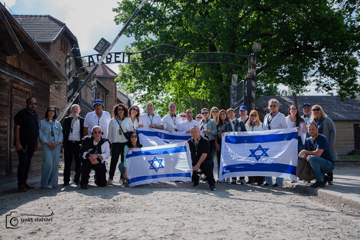 חברי המשלחת באושוויץ