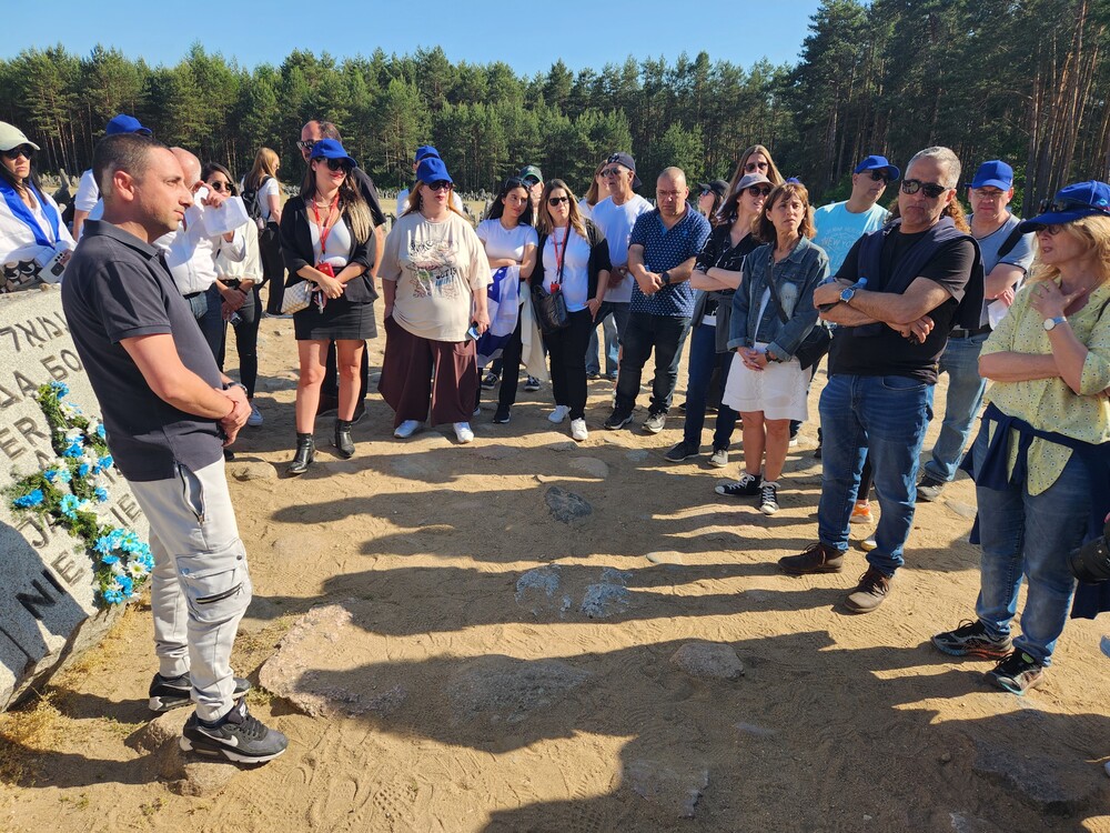 חברי המשלחת בטרבלינקה