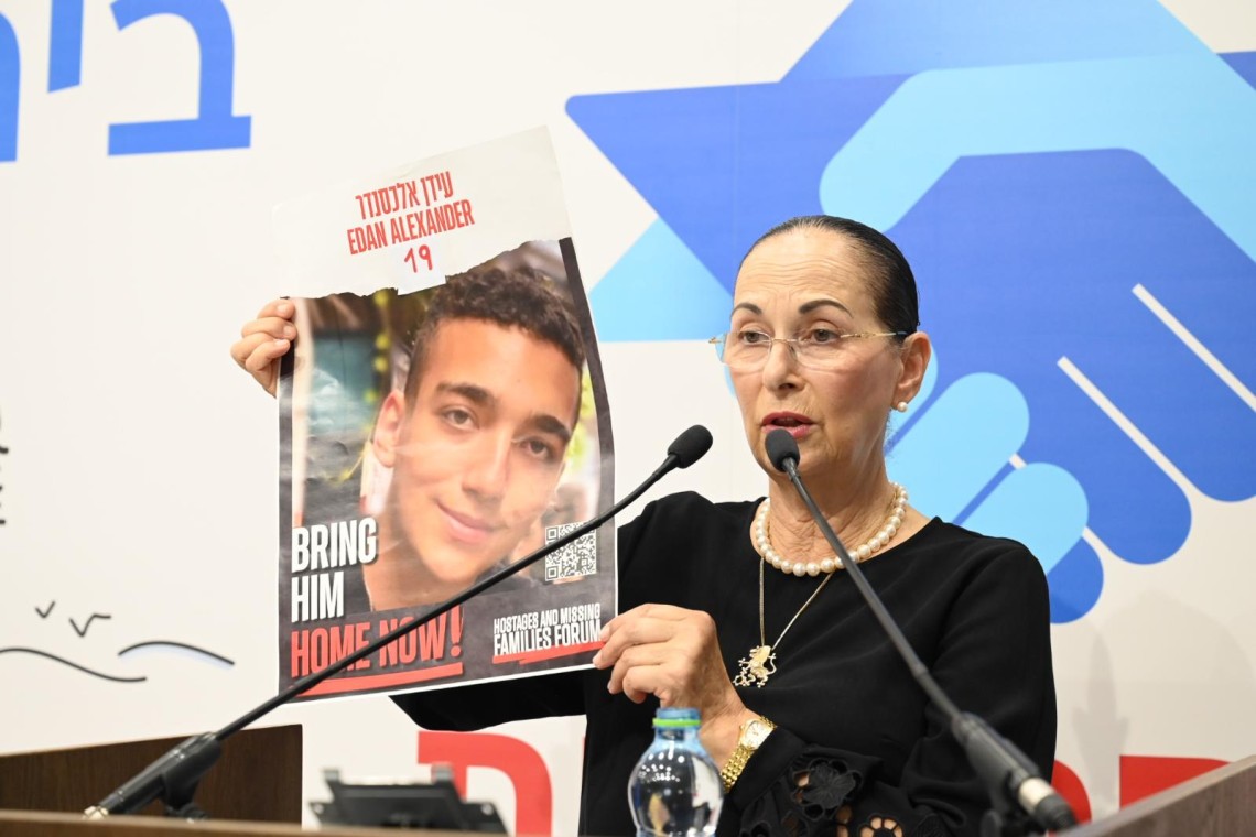 מפגש תמיכה והזדהות עם משפחות החטופים והנעדרים בבית ההסתדרות