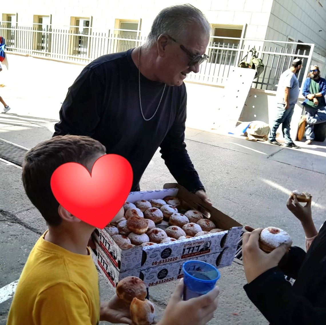 חלוקת סופגניות 