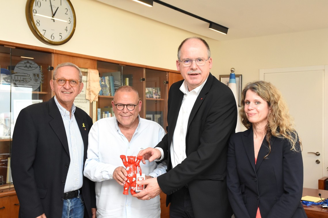 הפגישה היום