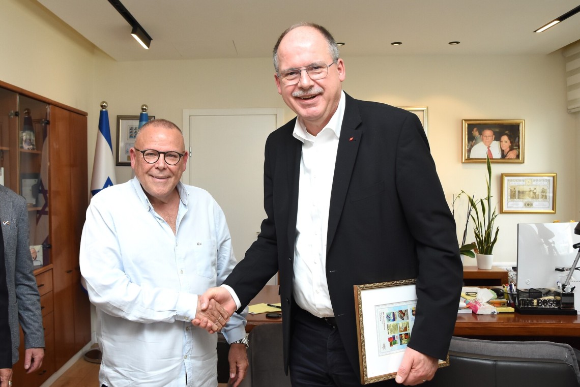 שטפן קורצל מהנהגת ה-DGB ויו"ר ההסתדרות ארנון בר-דוד