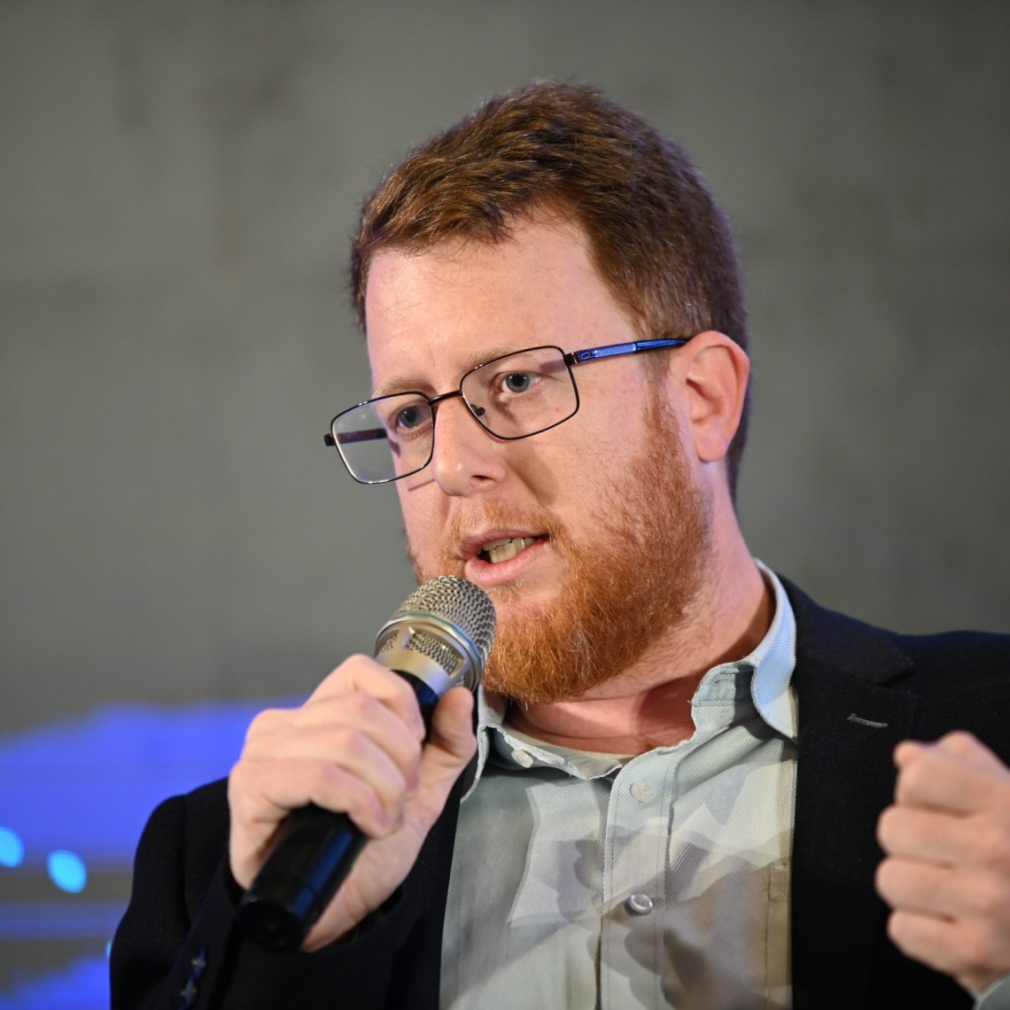 מנכ"ל האגף לאיגוד מקצועי וסמנכ"ל כלכלה ומדיניות, אדם בלומברג