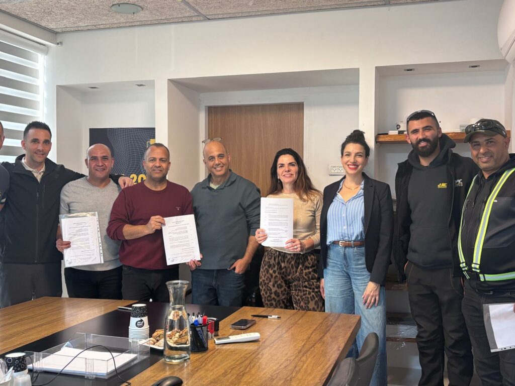 הסכם קיבוצי במפעל איטונג | נציגי הצדדים במעמד חתימת ההסכם