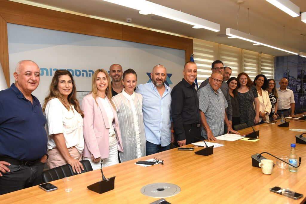 מעמד חתימת ההסכם במרבד. צילום יסמין גיל דוברות ההסתדרות